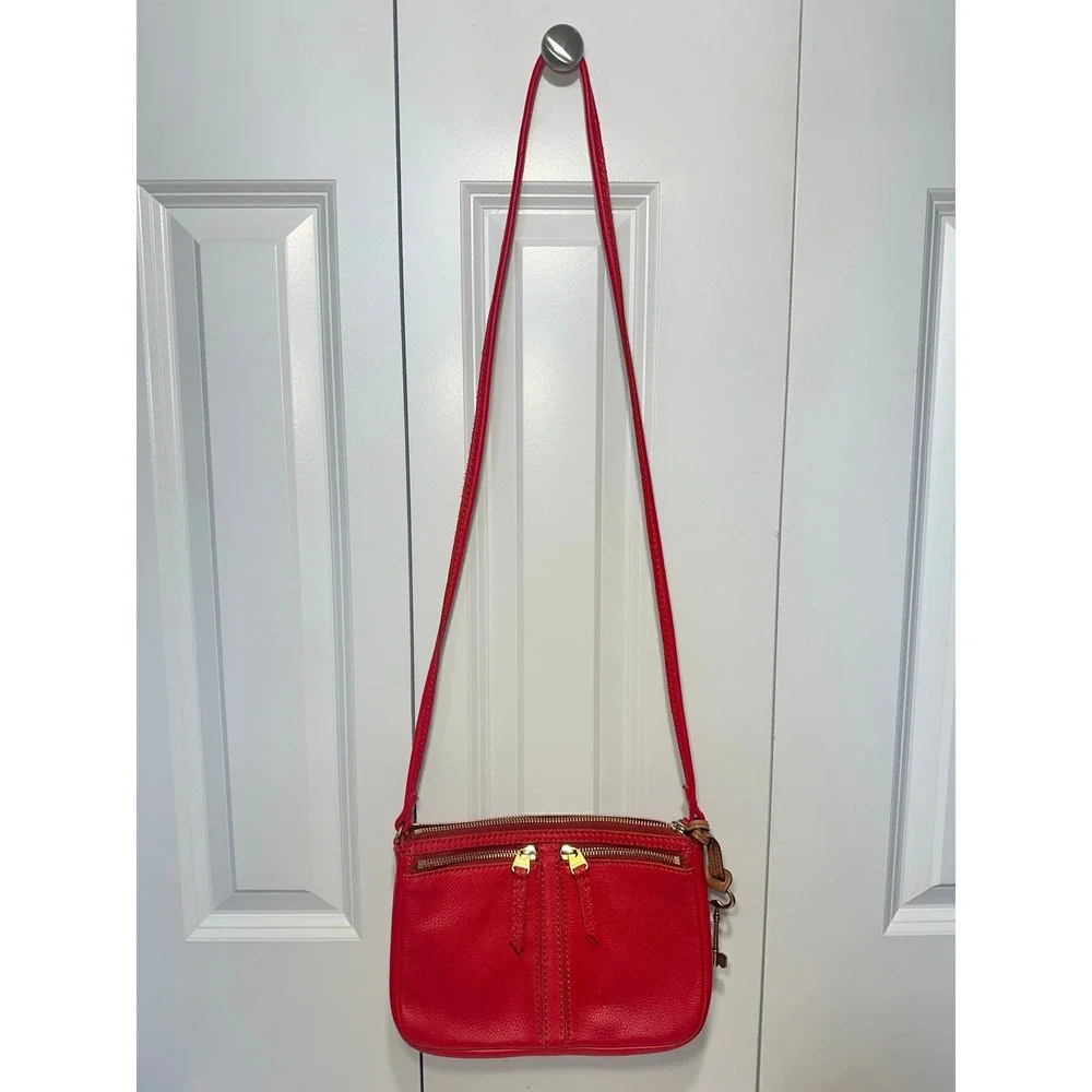 Fossil Erin Crossbody Bag Womens Small Red Pebbled Leather Key Charm Pockets